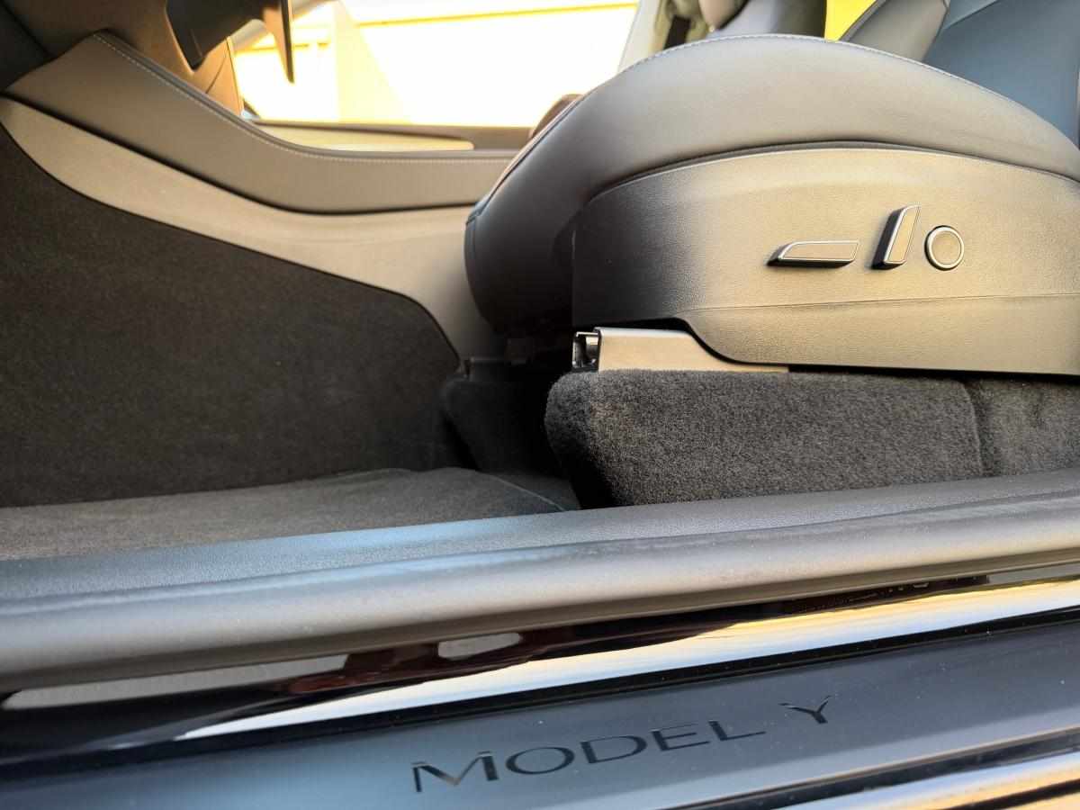 tesla-model-y-standard-range-rwd-2023-eletrico