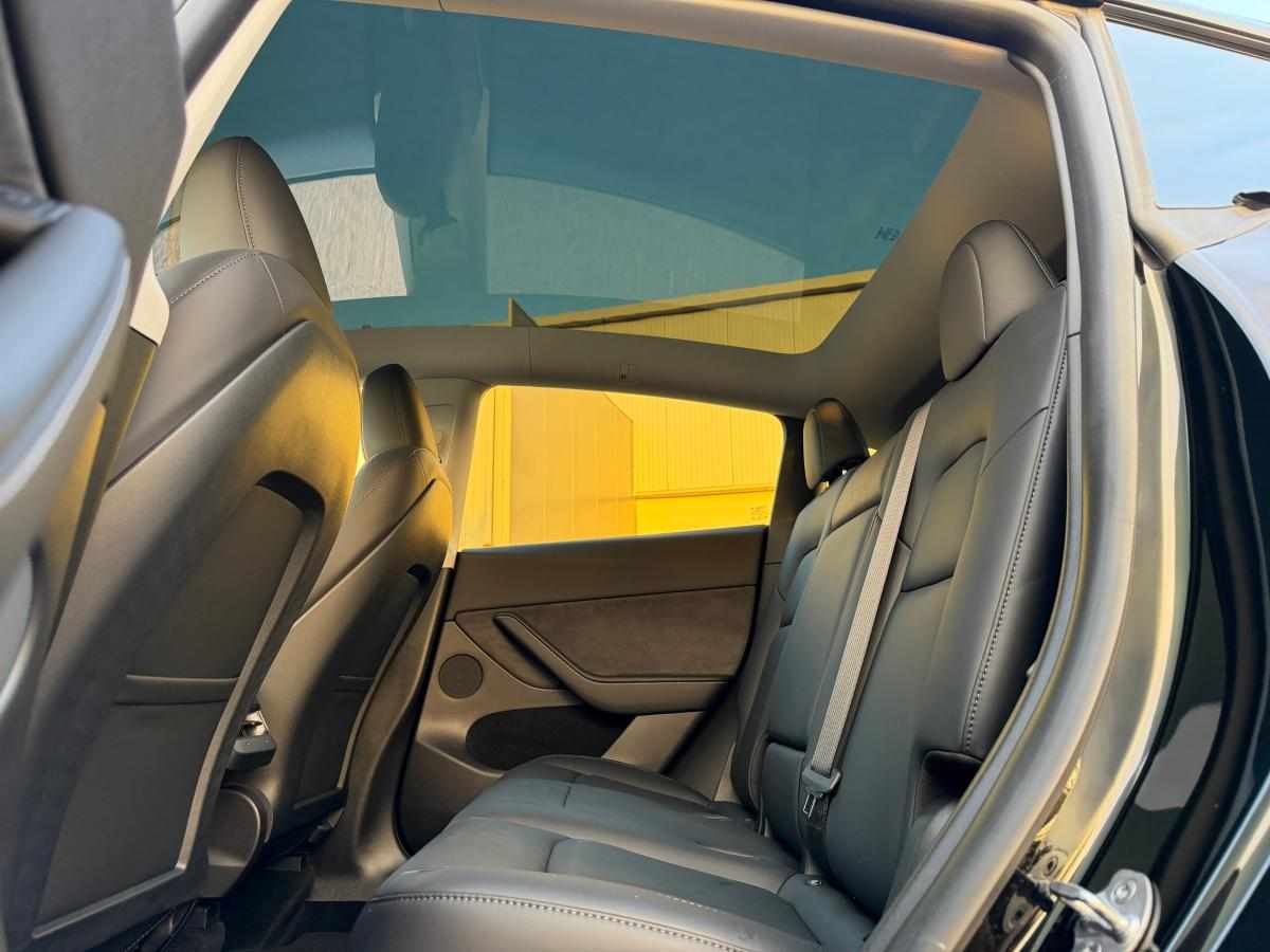 tesla-model-y-standard-range-rwd-2023-eletrico