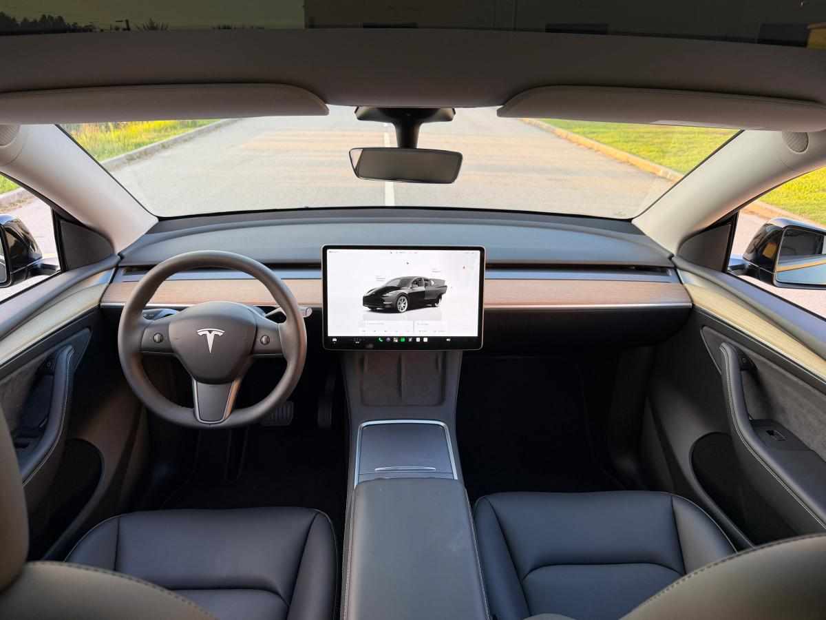 tesla-model-y-standard-range-rwd-2023-eletrico