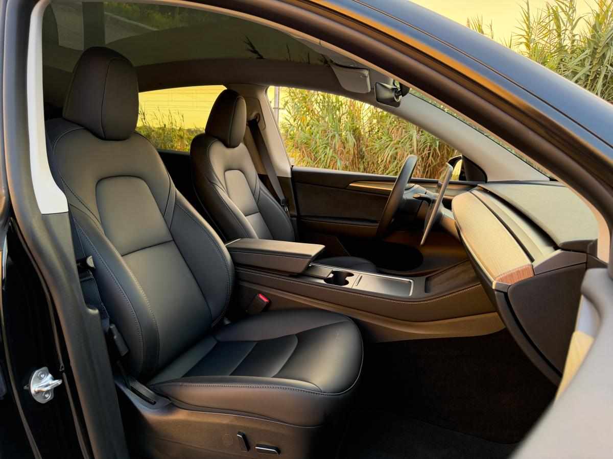 tesla-model-y-standard-range-rwd-2023-eletrico