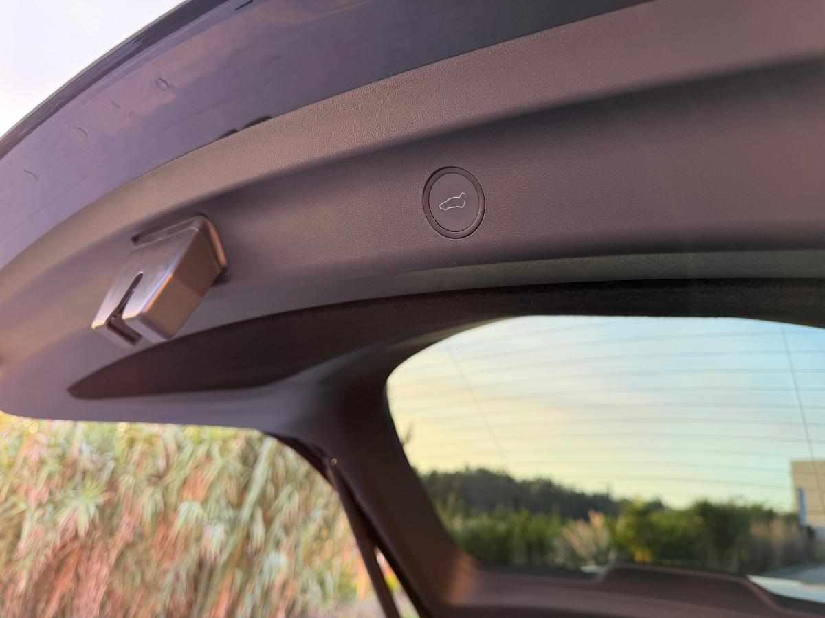 tesla-model-y-standard-range-rwd-2023-eletrico