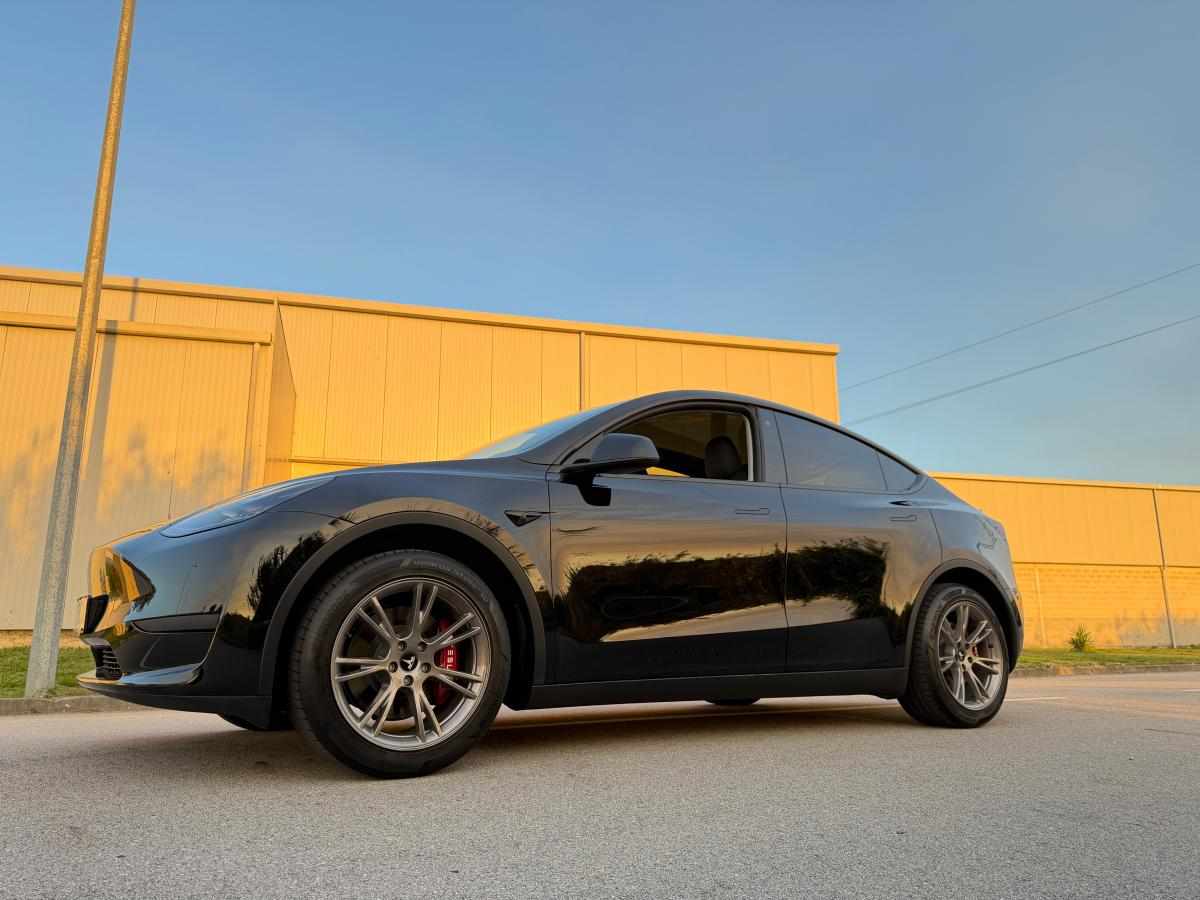tesla-model-y-standard-range-rwd-2023-eletrico