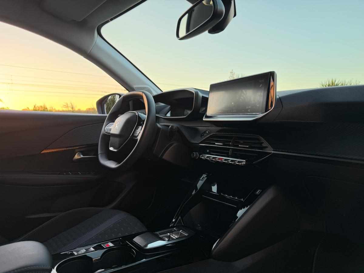peugeot-e-208-ev-50-kwh-2022-eletrico