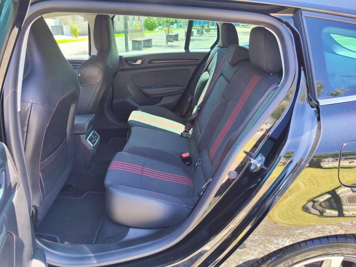 renault-megane-sport-tourer-2023-hibrido-a-gasolina-1598cc