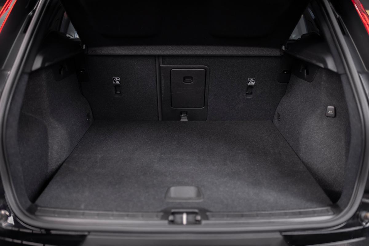 volvo-xc40-2022-hibrido-a-gasolina-1477cc