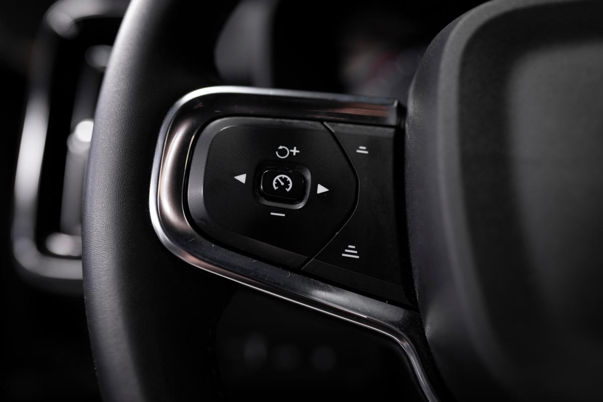 volvo-xc40-2022-hibrido-a-gasolina-1477cc