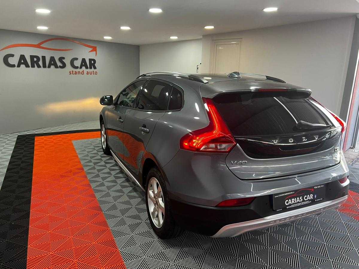 volvo-v40-cross-country-2016-diesel-1969cc