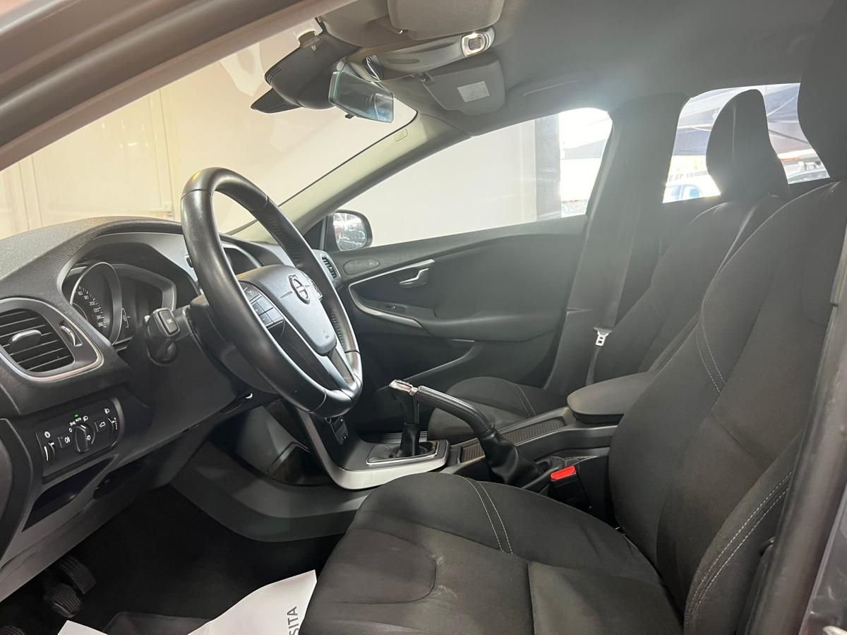 volvo-v40-cross-country-2016-diesel-1969cc