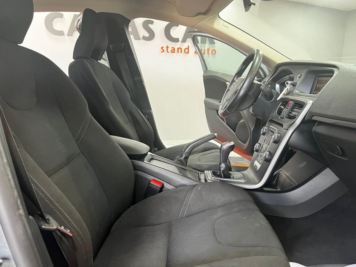 volvo-v40-cross-country-2016-diesel-1969cc