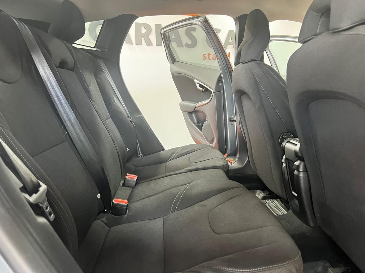 volvo-v40-cross-country-2016-diesel-1969cc