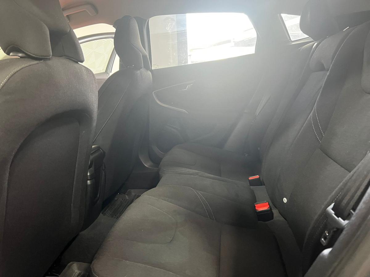 volvo-v40-cross-country-2016-diesel-1969cc