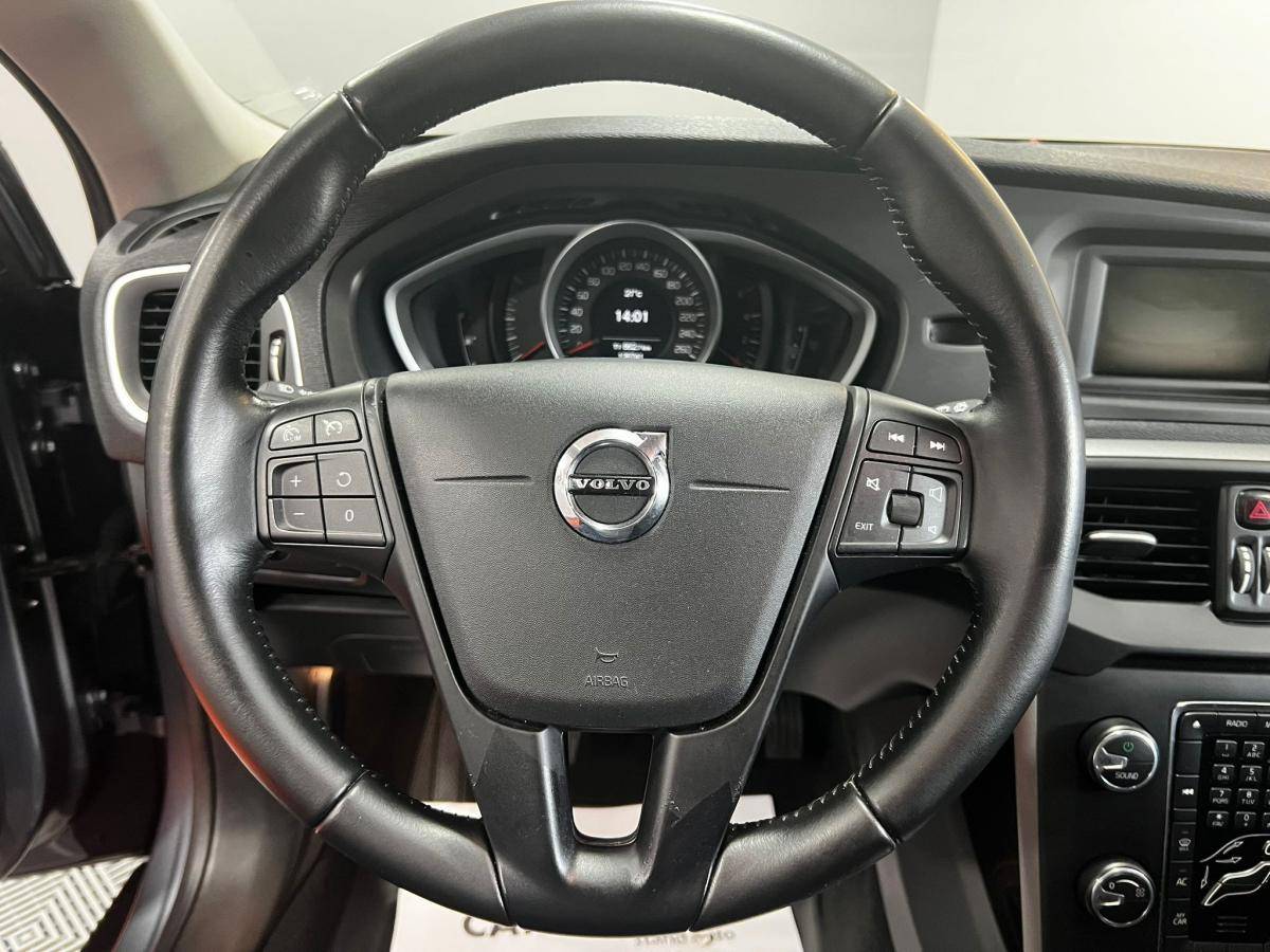 volvo-v40-cross-country-2016-diesel-1969cc
