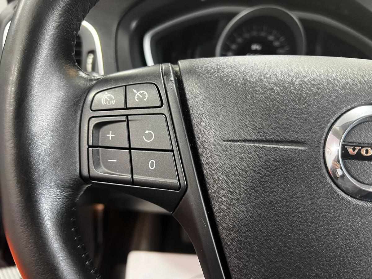 volvo-v40-cross-country-2016-diesel-1969cc