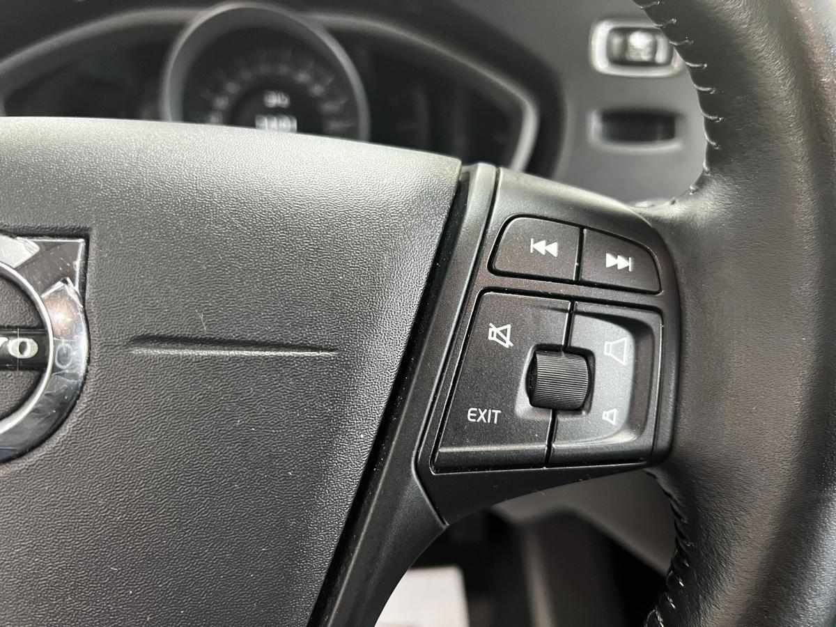 volvo-v40-cross-country-2016-diesel-1969cc
