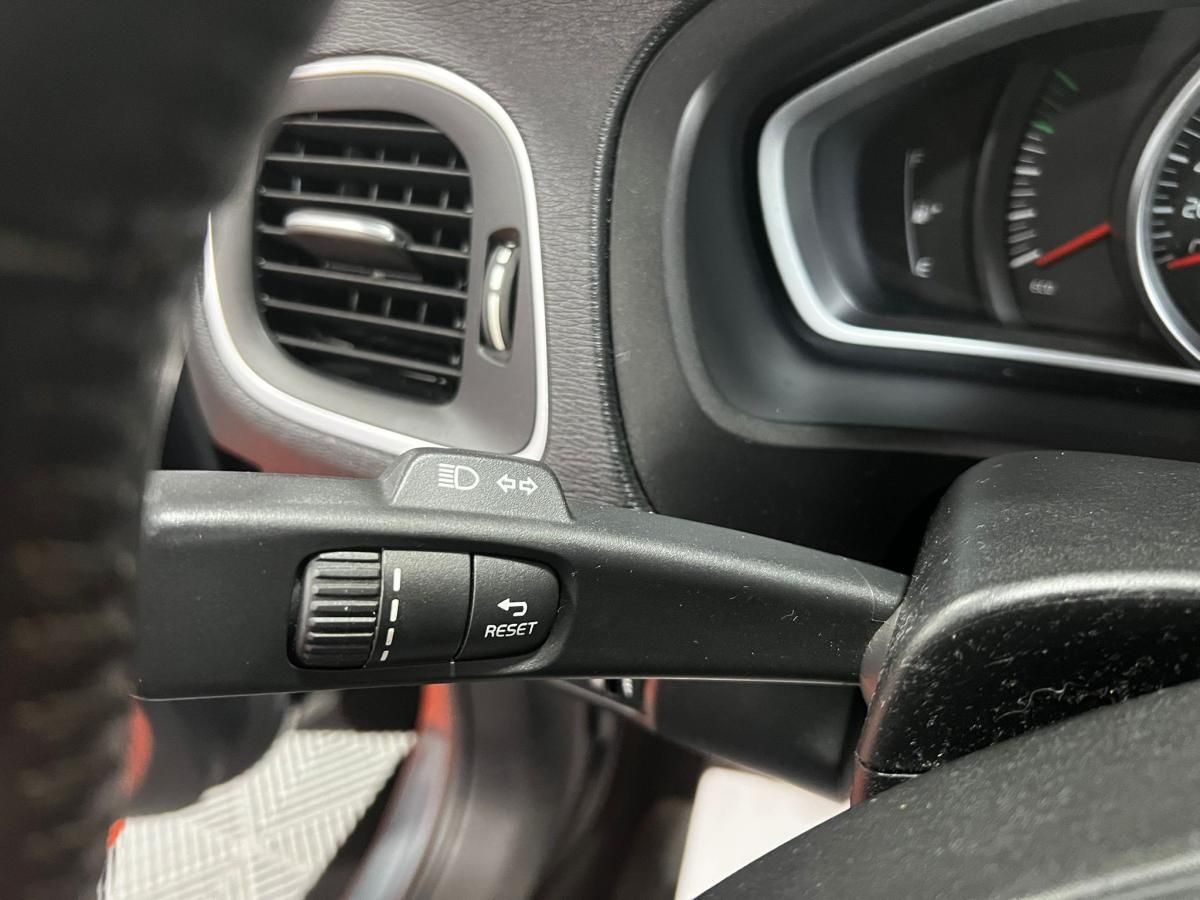 volvo-v40-cross-country-2016-diesel-1969cc