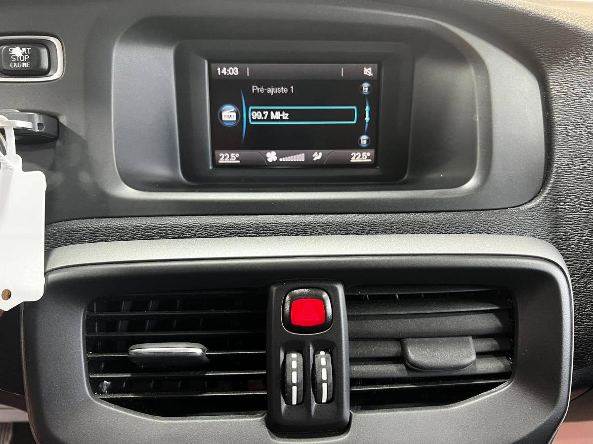 volvo-v40-cross-country-2016-diesel-1969cc