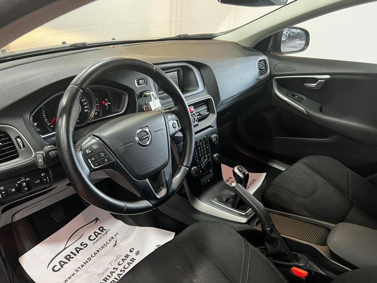 volvo-v40-cross-country-2016-diesel-1969cc