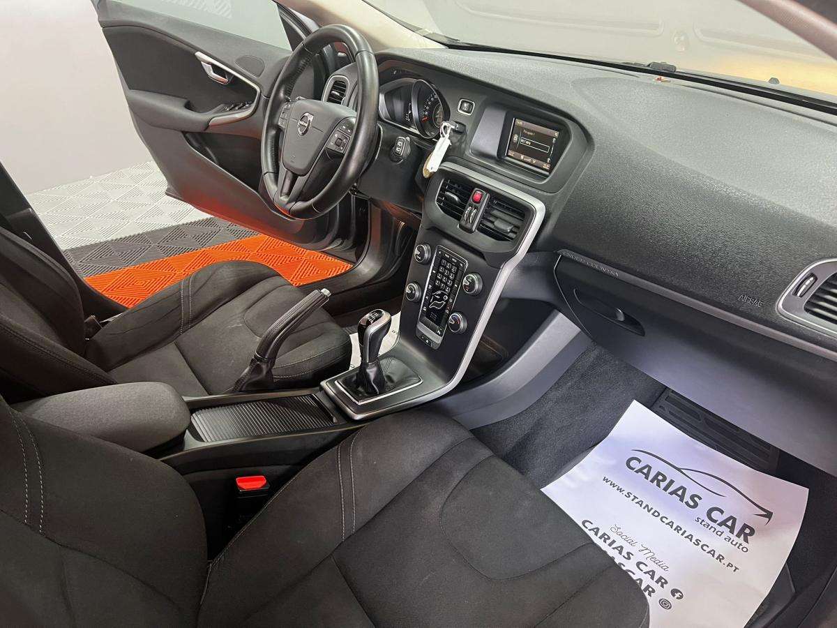 volvo-v40-cross-country-2016-diesel-1969cc