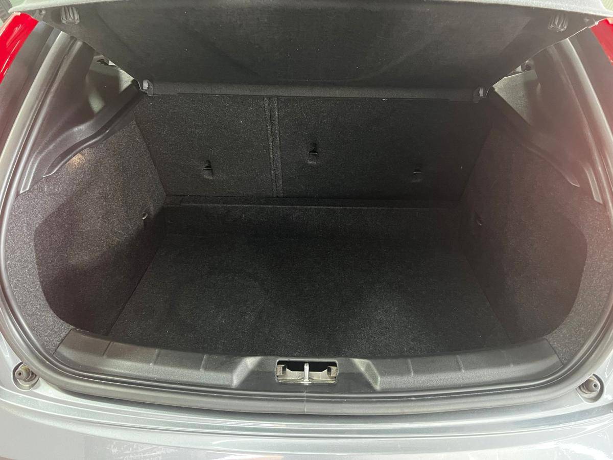 volvo-v40-cross-country-2016-diesel-1969cc