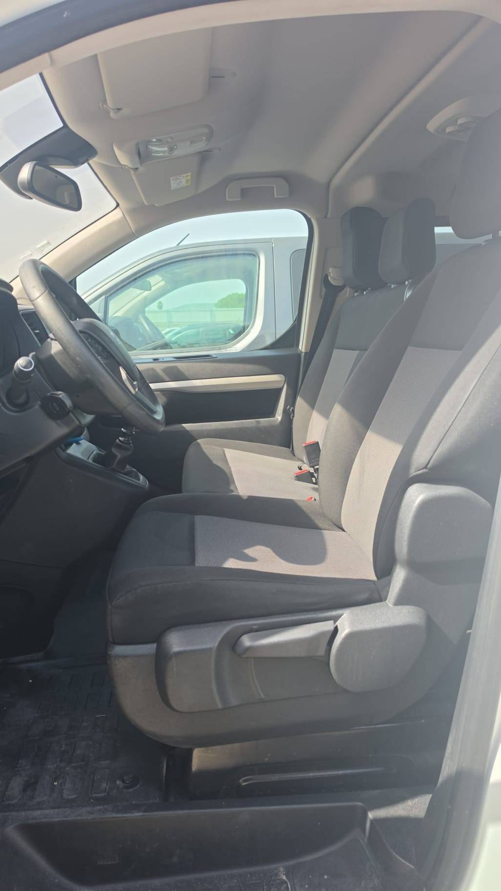 peugeot-traveller-2018-diesel-1499cc
