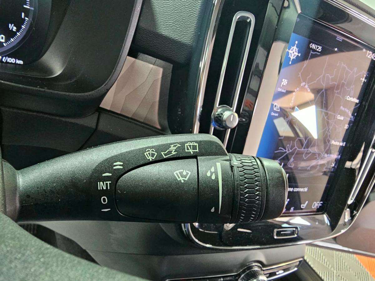 volvo-xc40-2023-hibrido-a-gasolina-1477cc