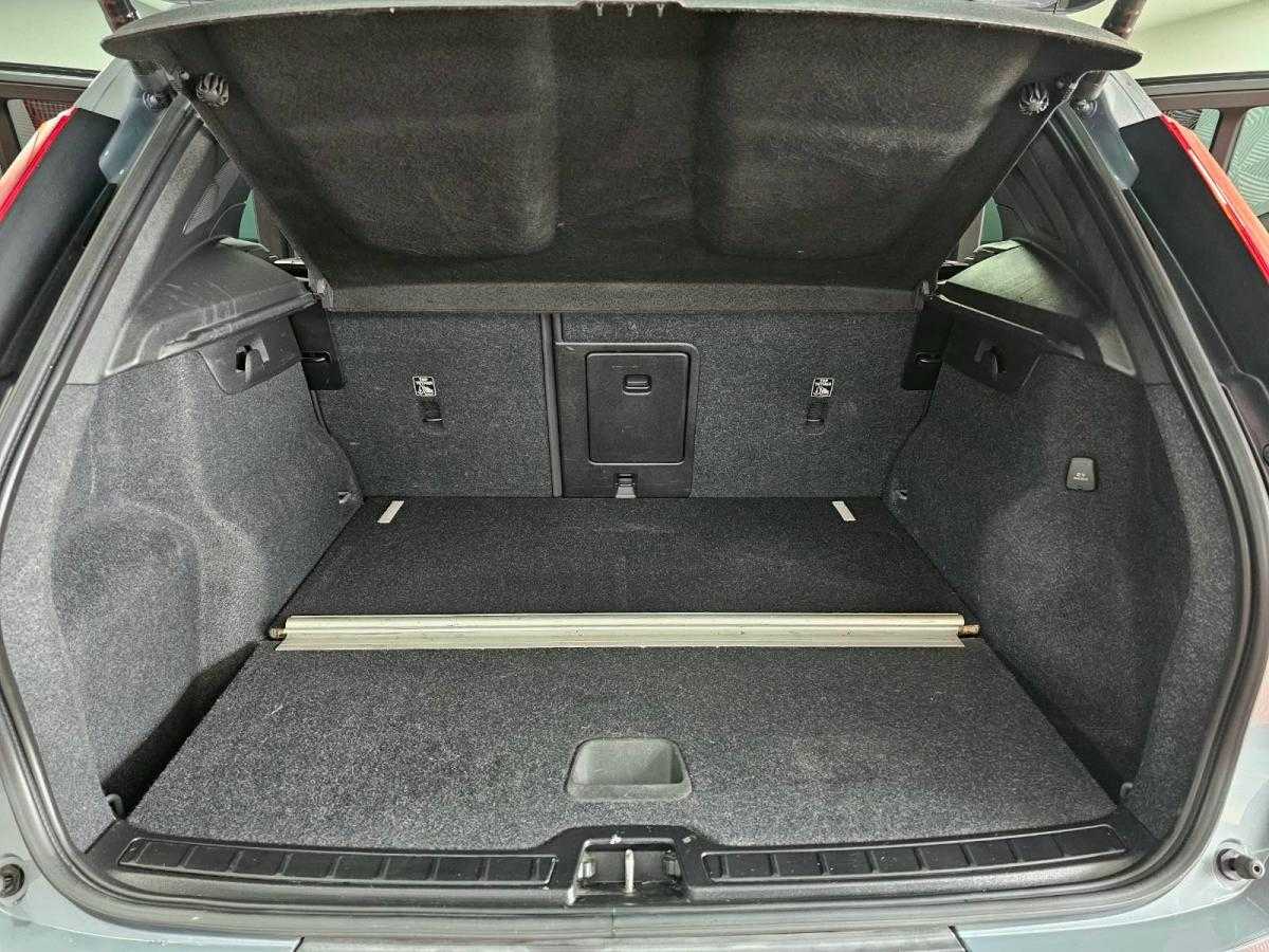 volvo-xc40-2023-hibrido-a-gasolina-1477cc