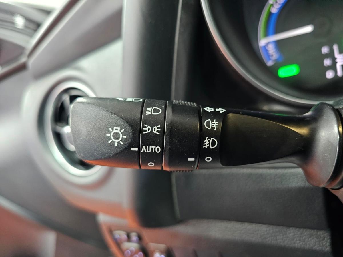 toyota-auris-2016-hibrido-a-gasolina-1798cc