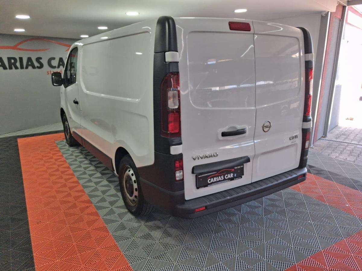 opel-vivaro-2018-diesel-1598cc