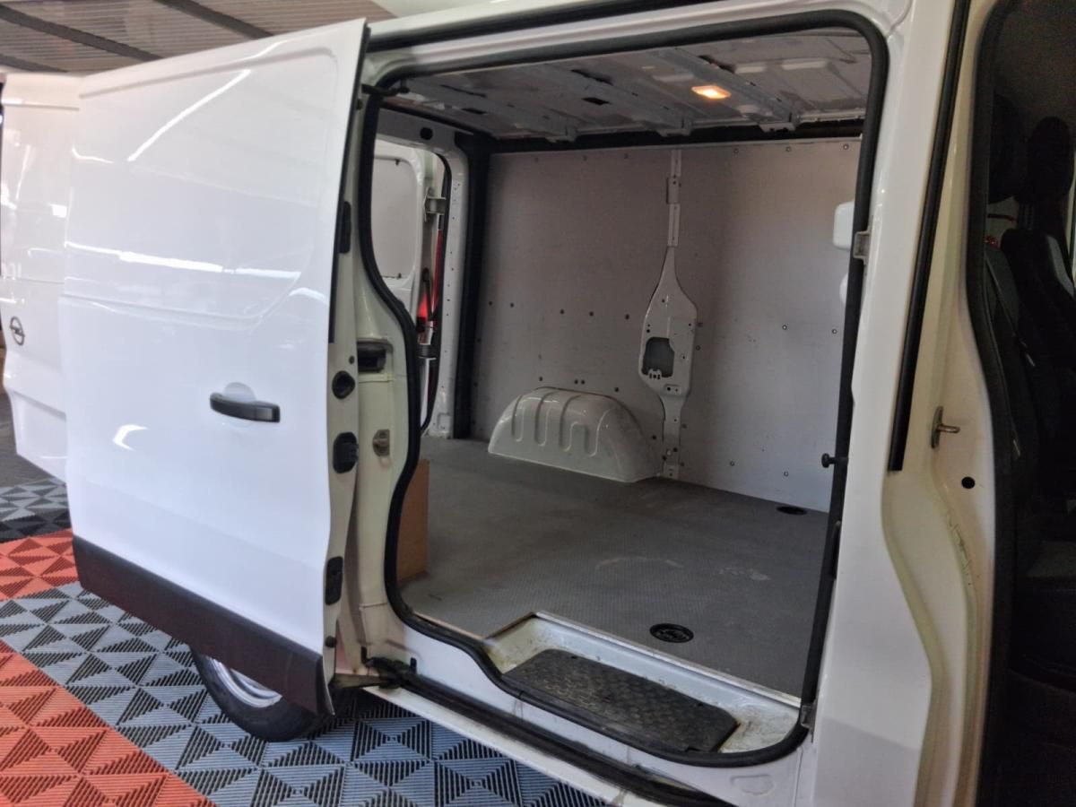opel-vivaro-2018-diesel-1598cc
