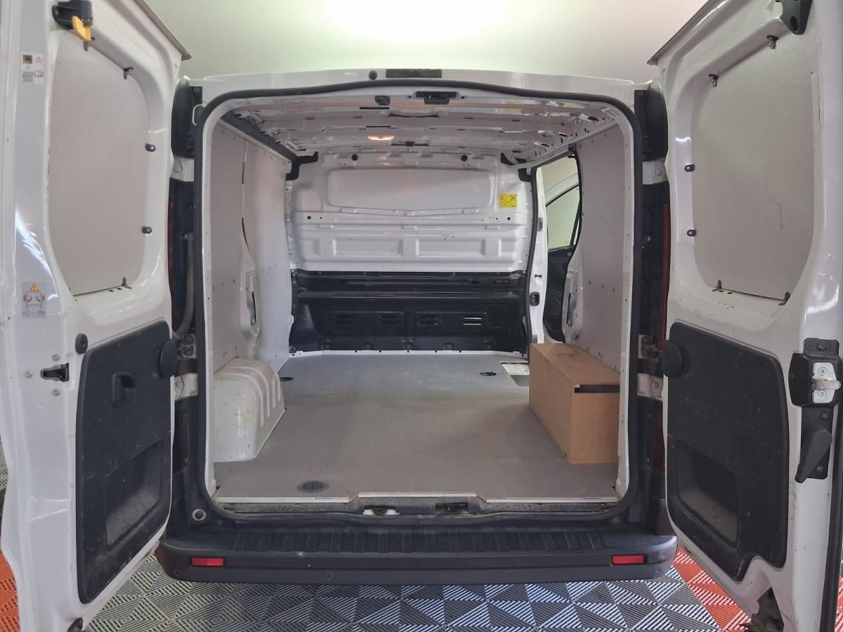 opel-vivaro-2018-diesel-1598cc