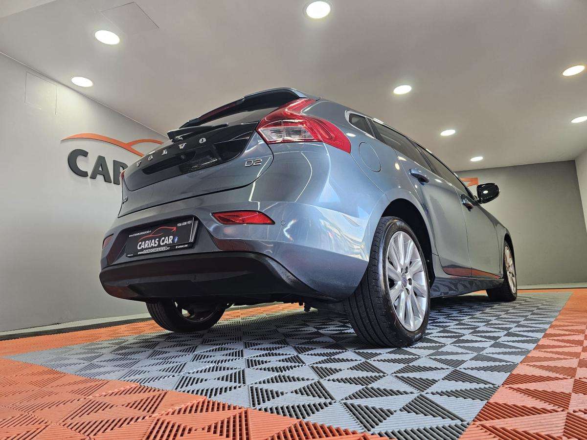 volvo-v40-2014-diesel-1560cc