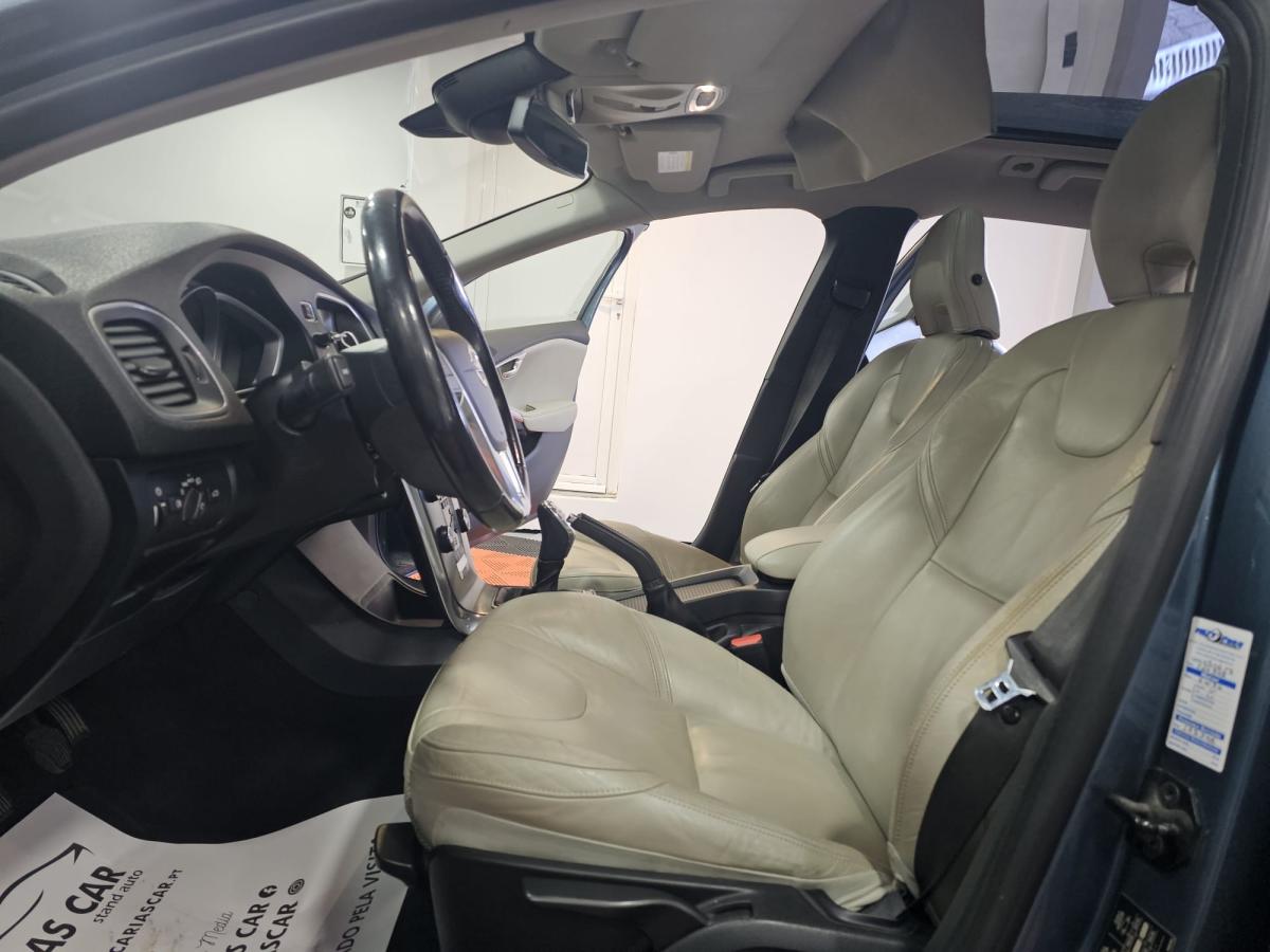 volvo-v40-2014-diesel-1560cc