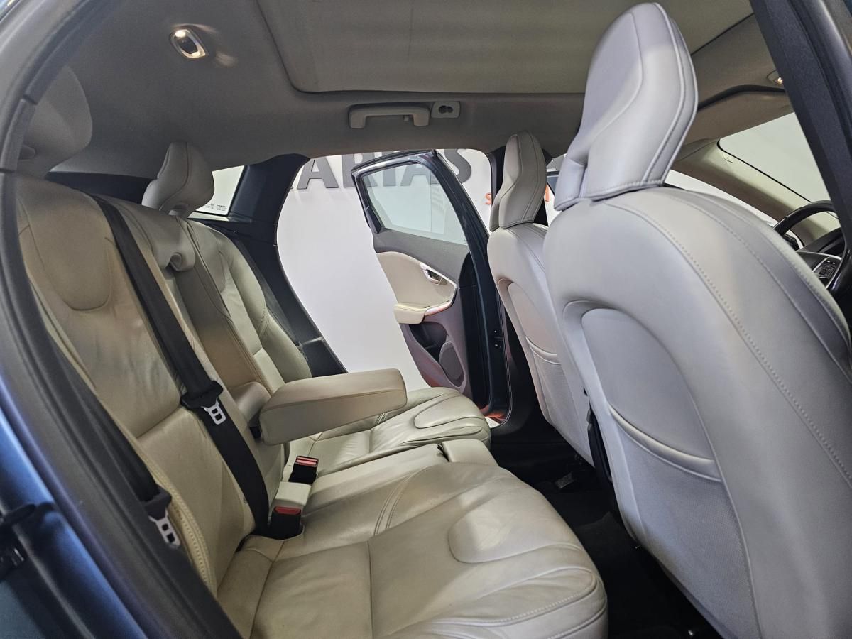 volvo-v40-2014-diesel-1560cc