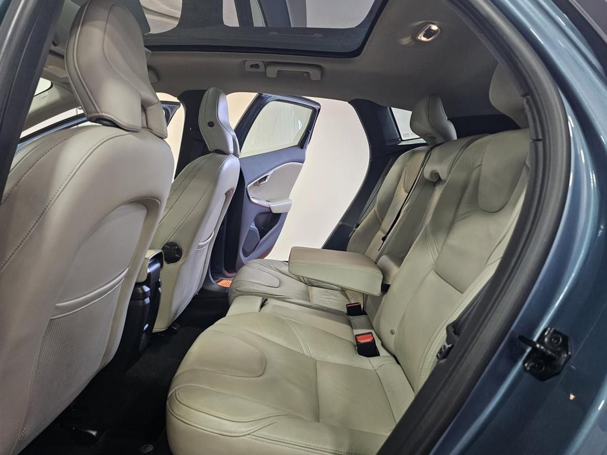 volvo-v40-2014-diesel-1560cc