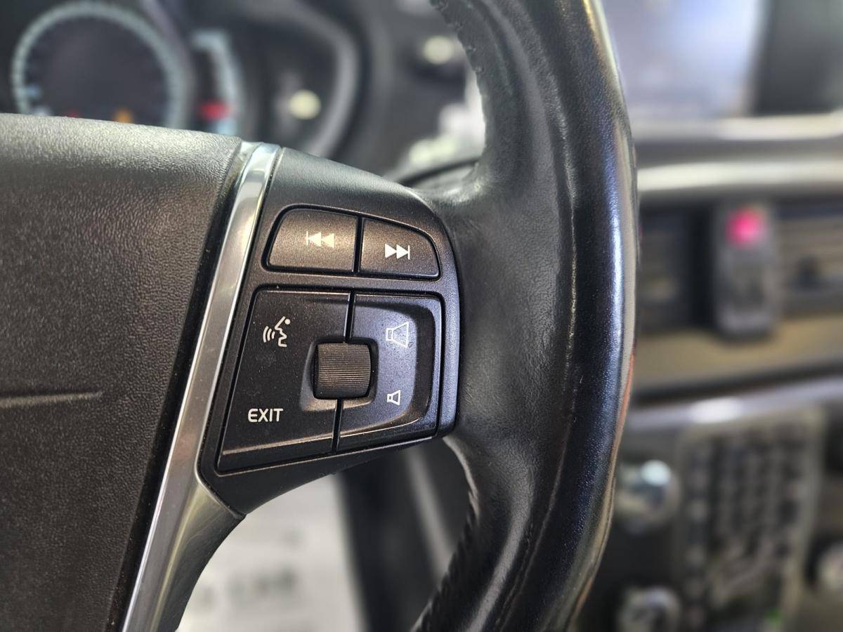 volvo-v40-2014-diesel-1560cc