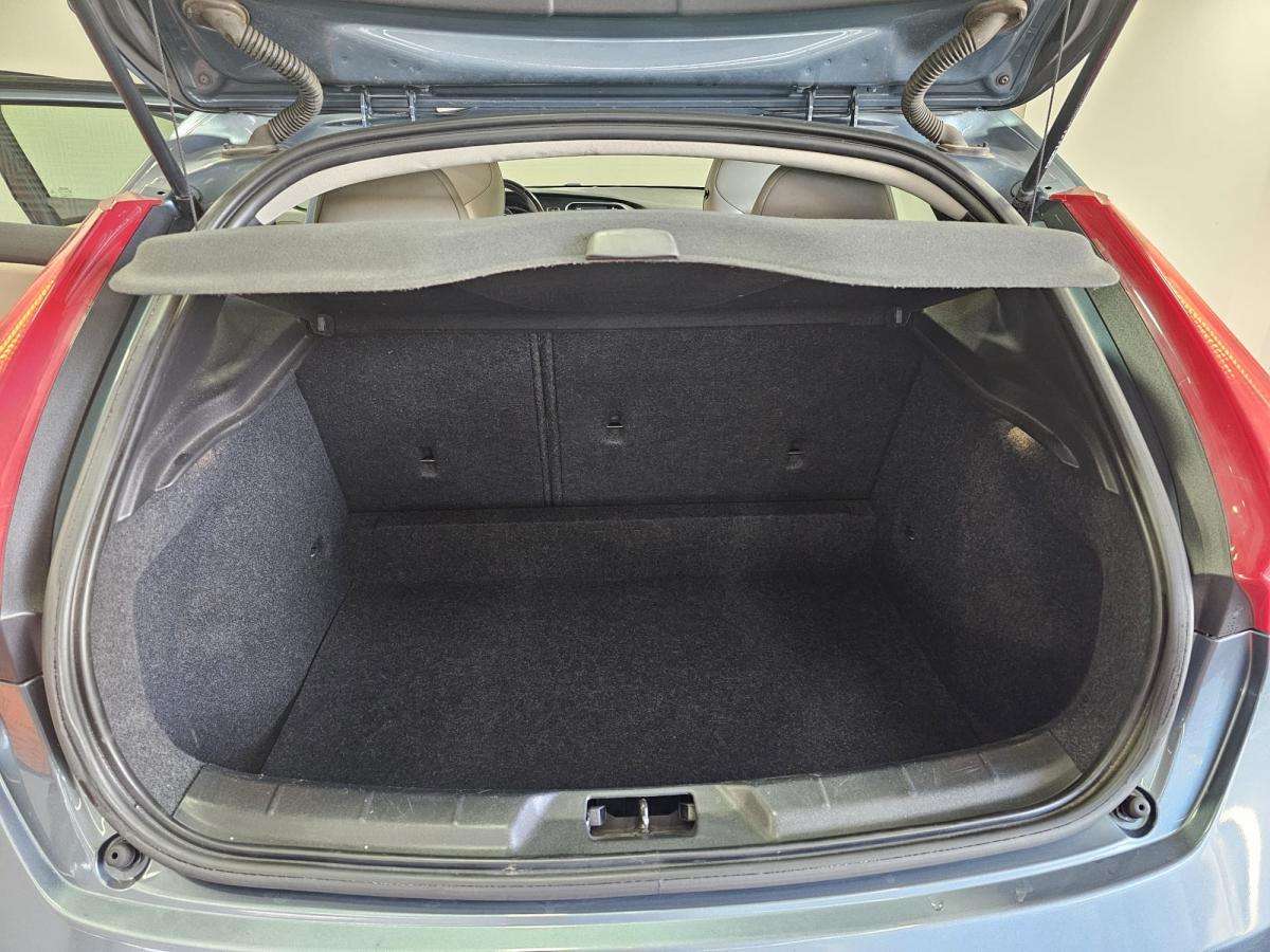 volvo-v40-2014-diesel-1560cc