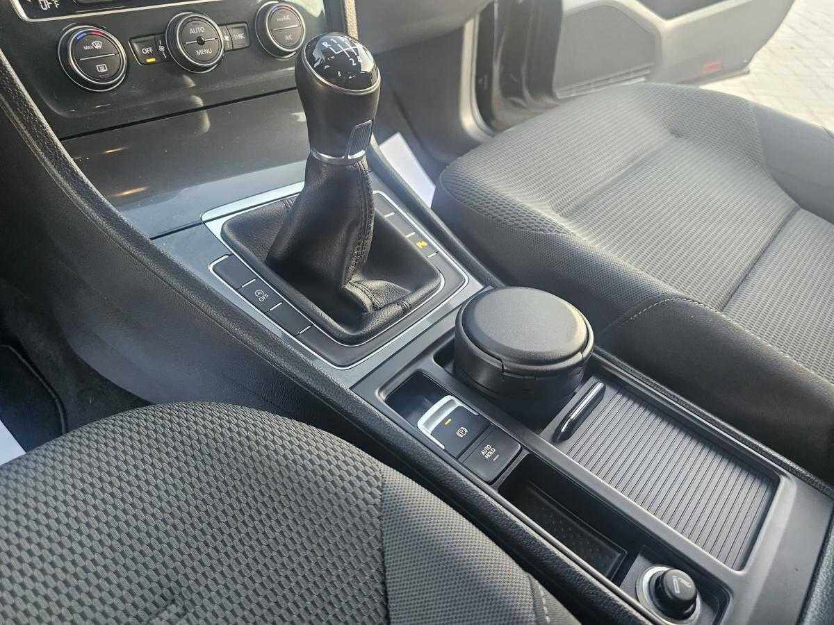 volkswagen-golf-2018-diesel-1598cc