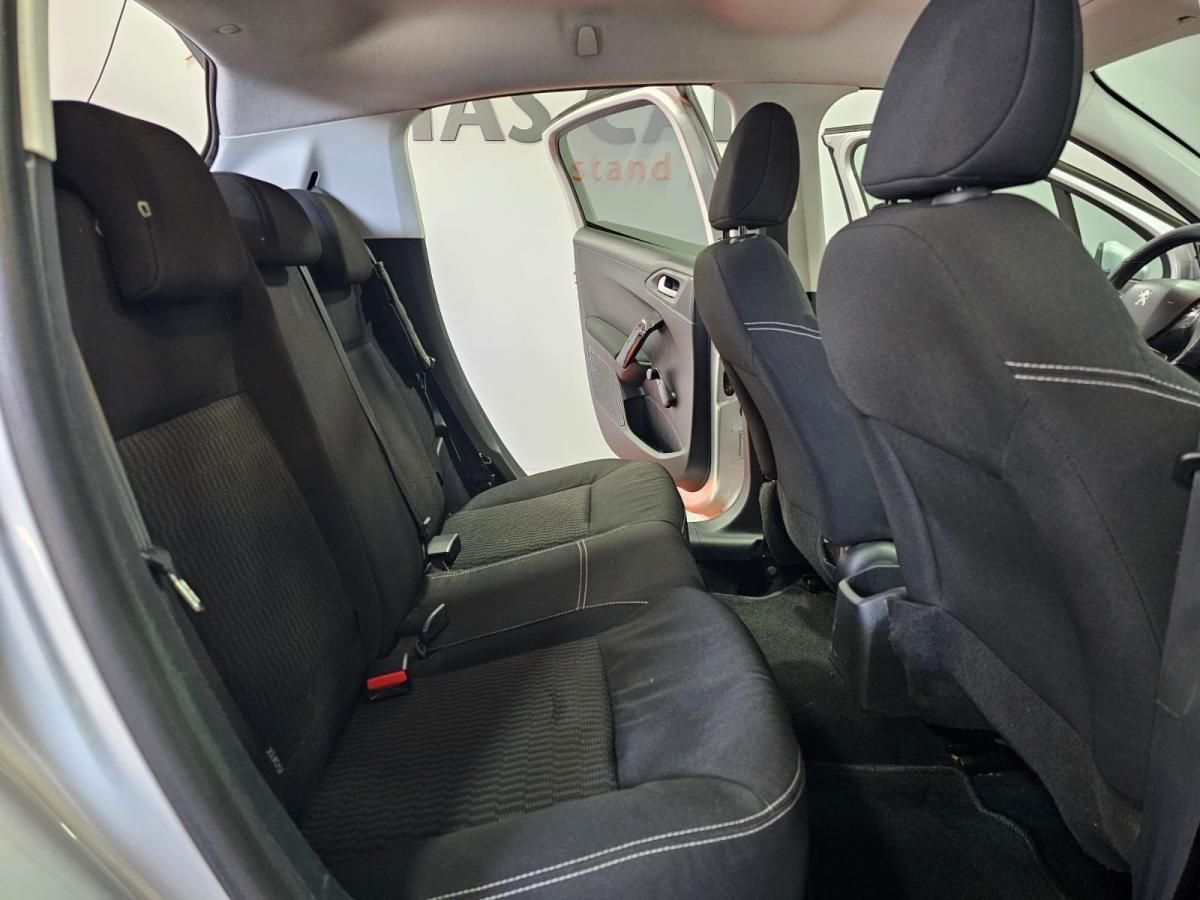 peugeot-208-2016-gasolina-1199cc