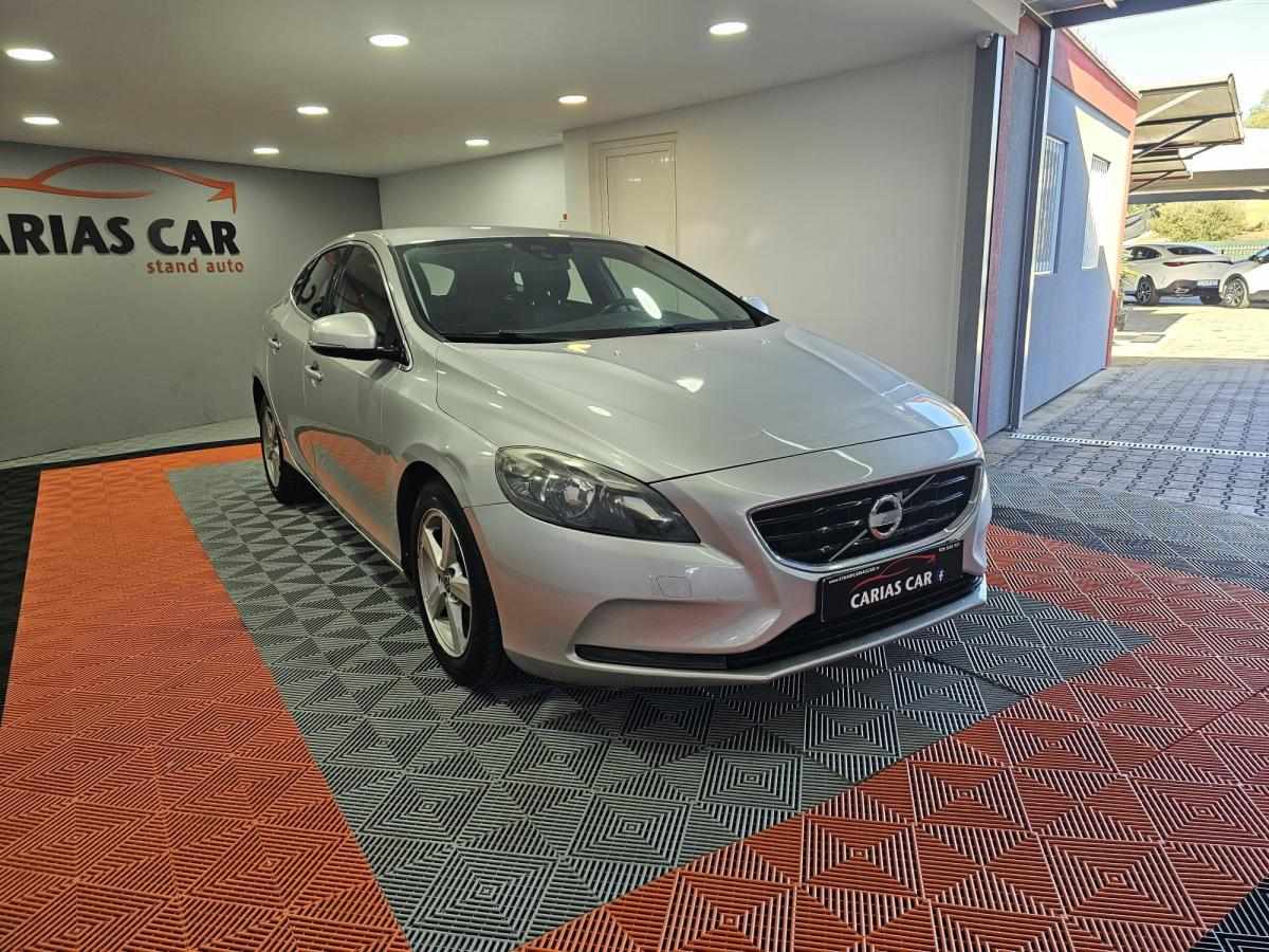 volvo-v40-2012-diesel-1560cc