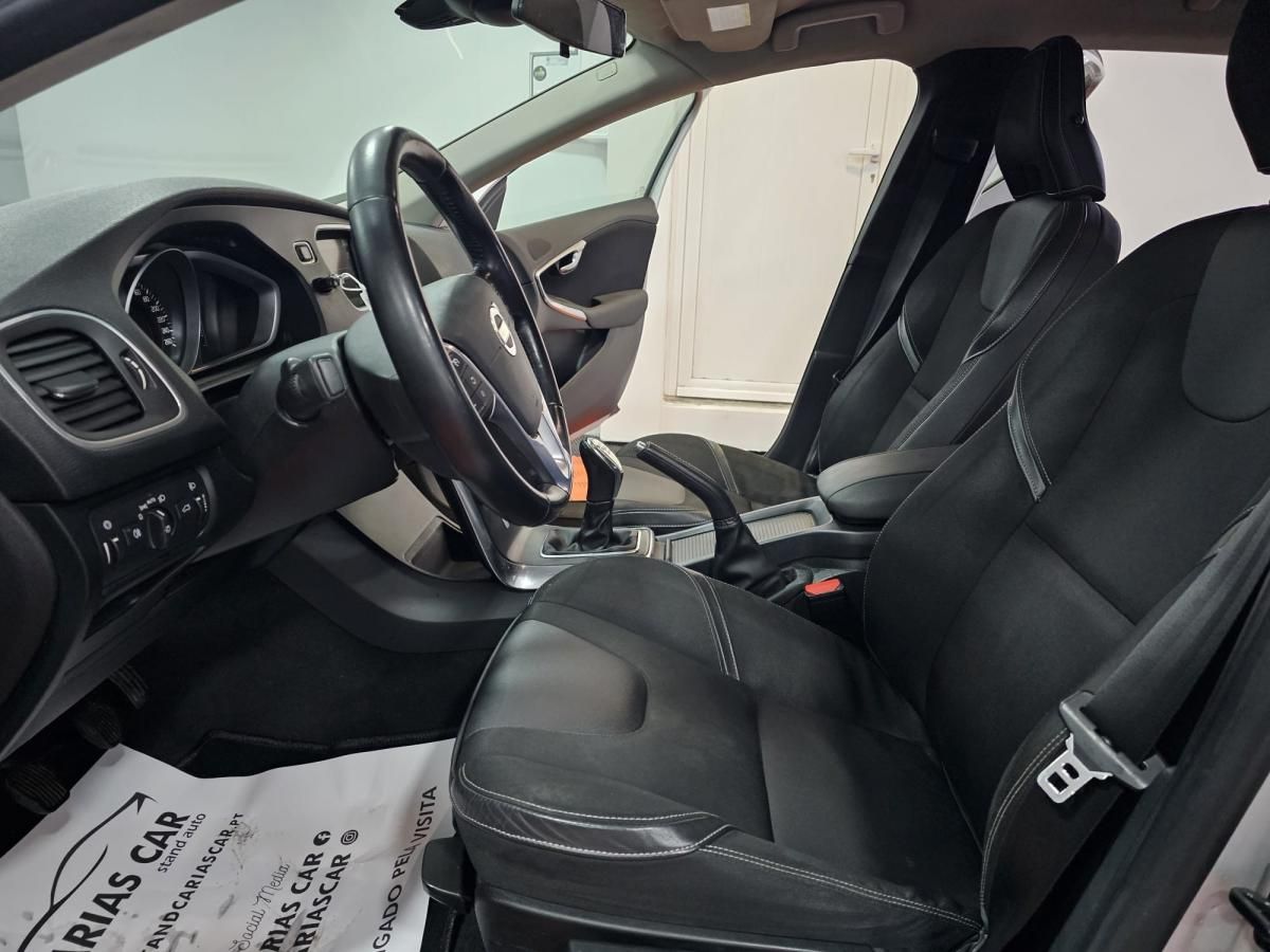 volvo-v40-2012-diesel-1560cc