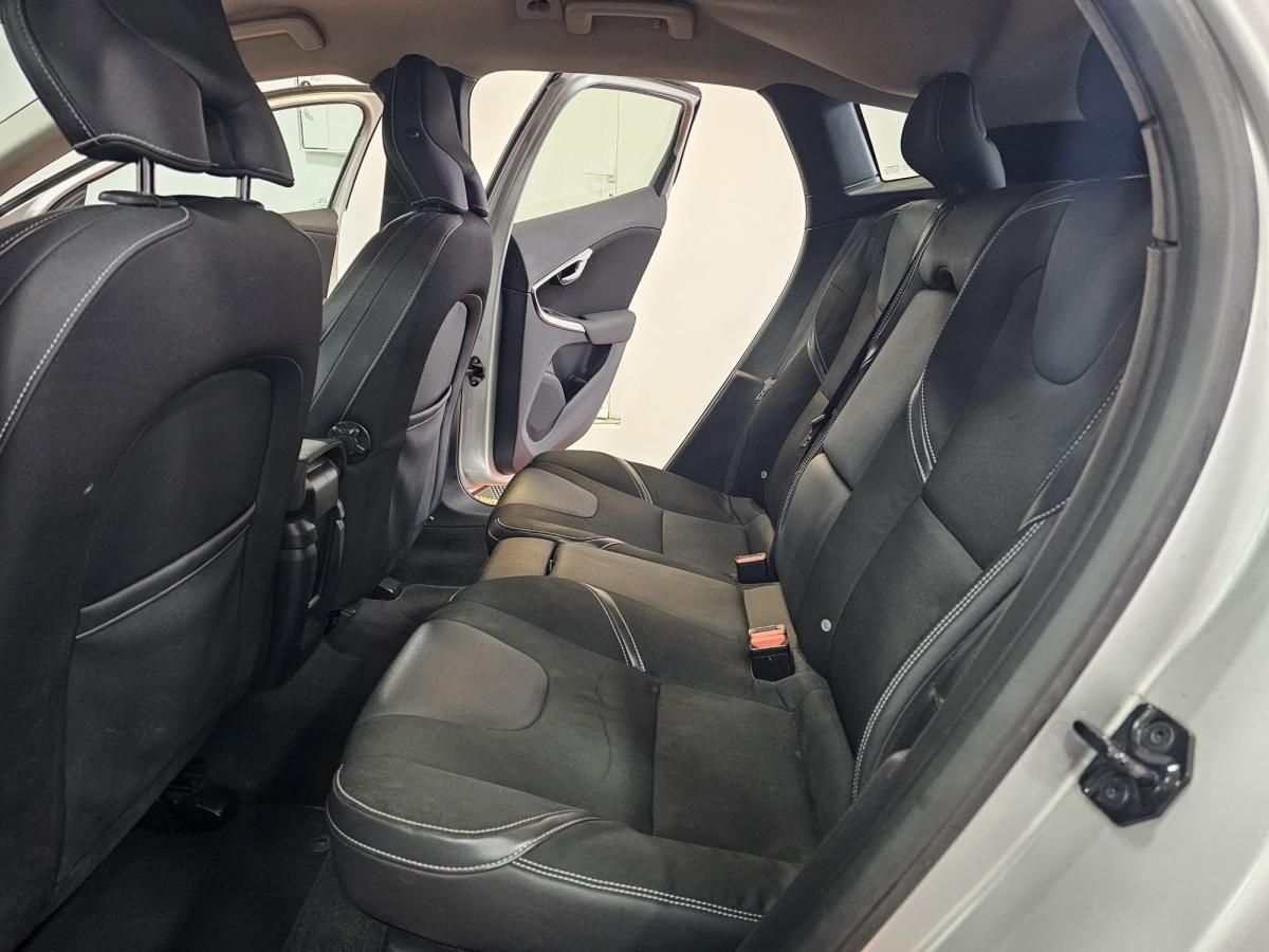 volvo-v40-2012-diesel-1560cc