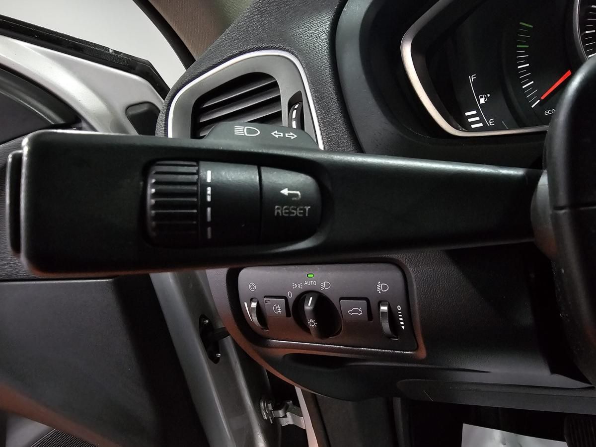volvo-v40-2012-diesel-1560cc