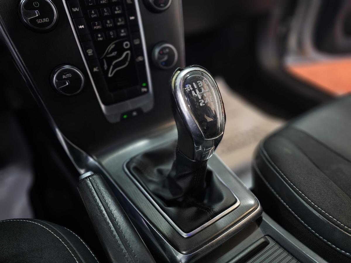 volvo-v40-2012-diesel-1560cc