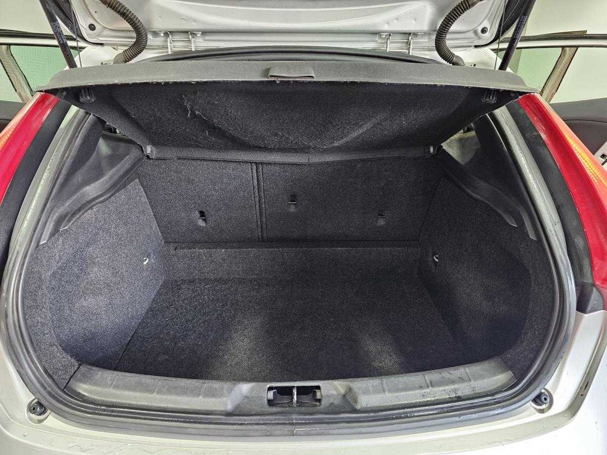 volvo-v40-2012-diesel-1560cc