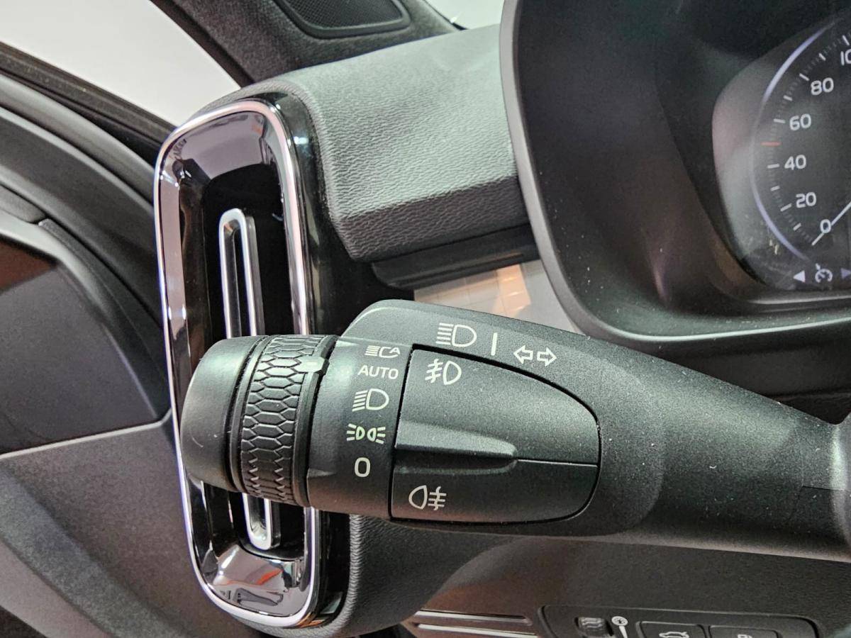 volvo-xc40-2022-hibrido-a-gasolina-1477cc
