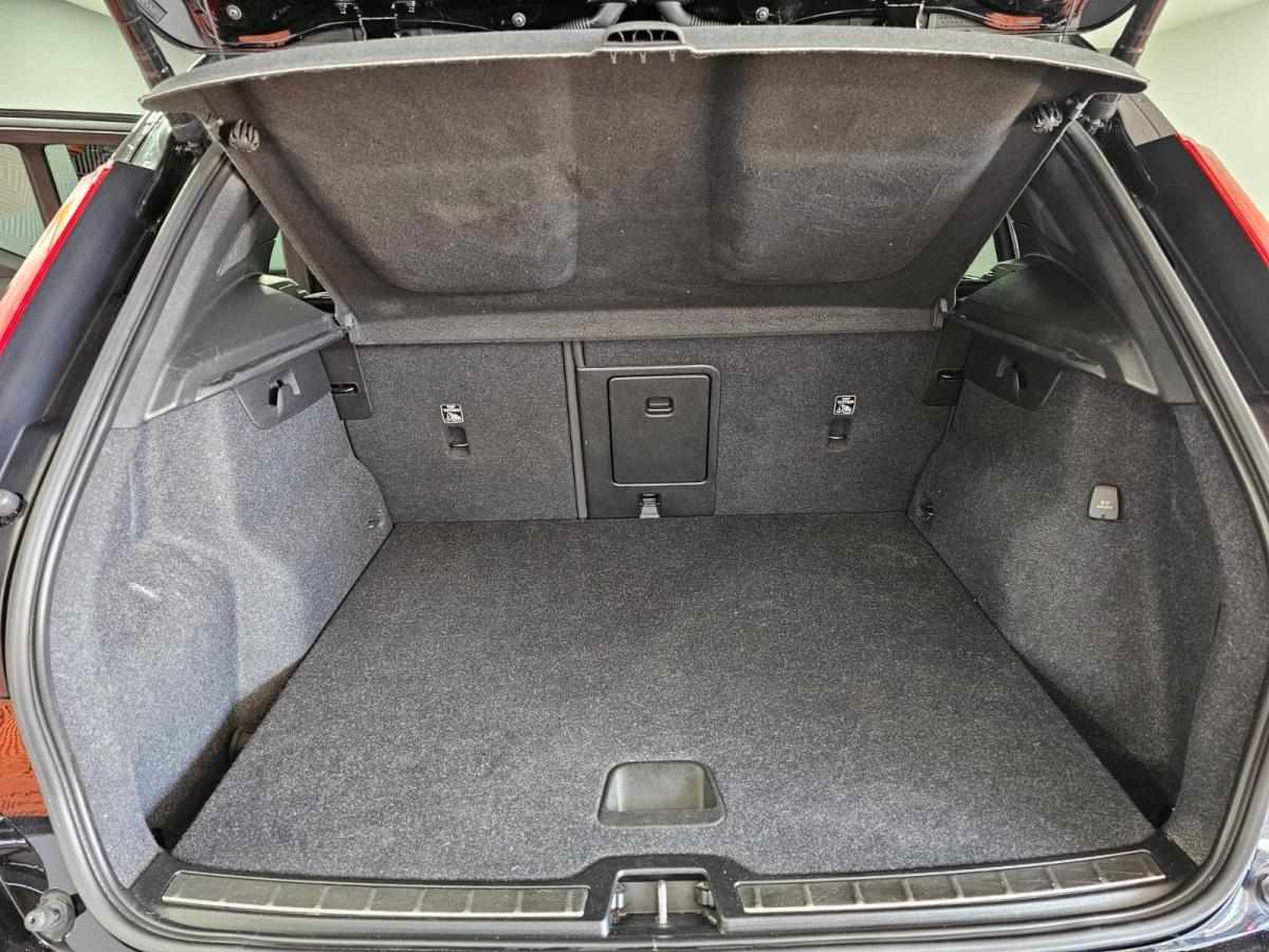 volvo-xc40-2022-hibrido-a-gasolina-1477cc