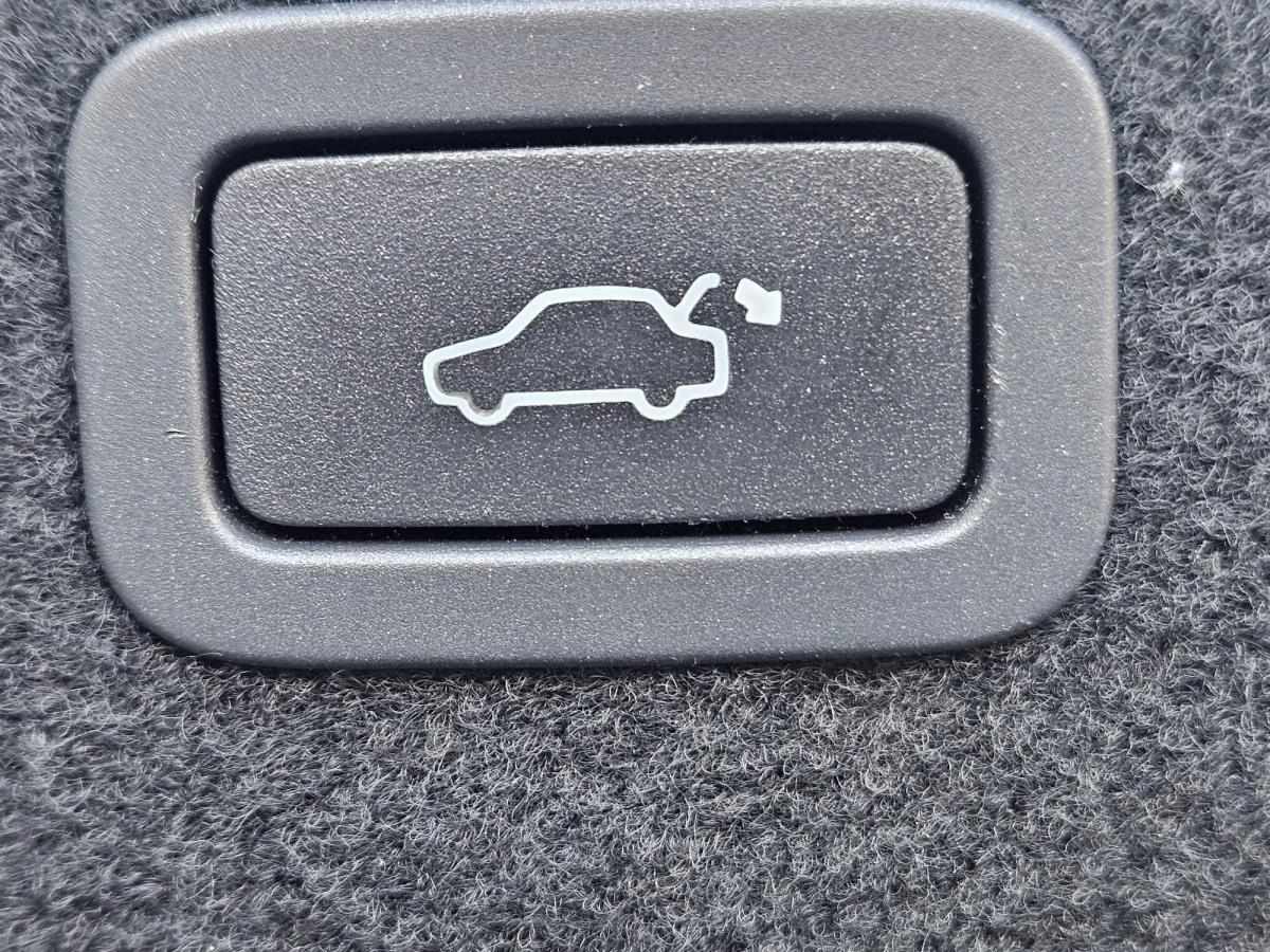 jaguar-xe-2016-diesel-1999cc