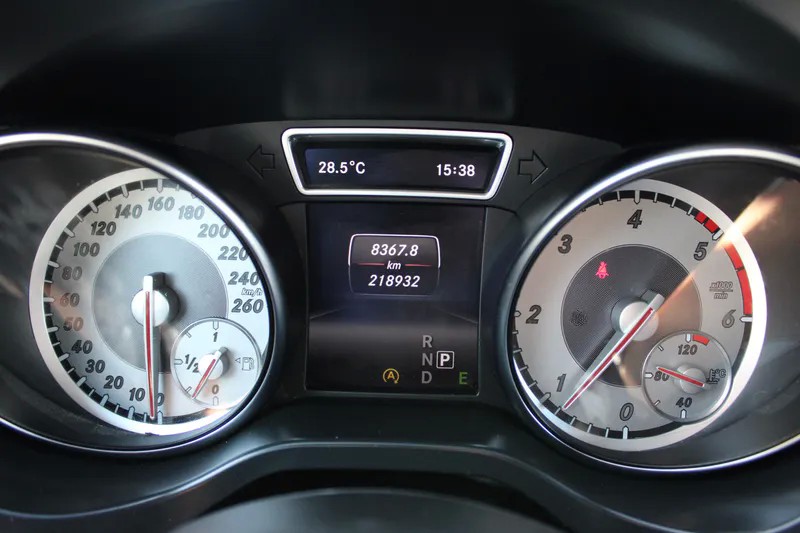 mercedes-benz-220-2015-diesel-2143cc