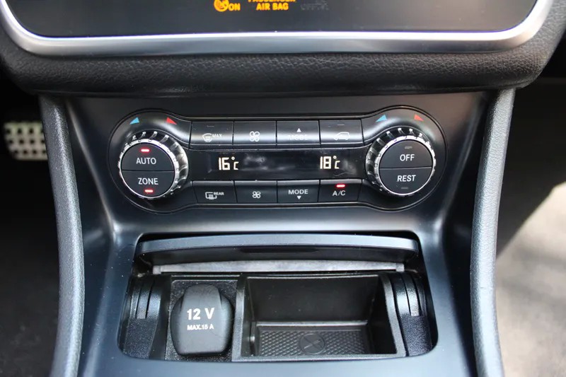 mercedes-benz-220-2015-diesel-2143cc
