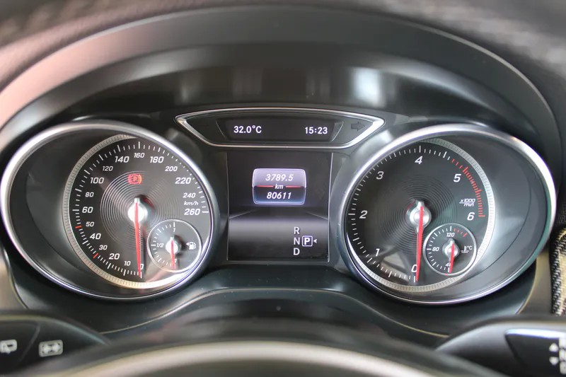mercedes-benz-200-2019-diesel-2143cc